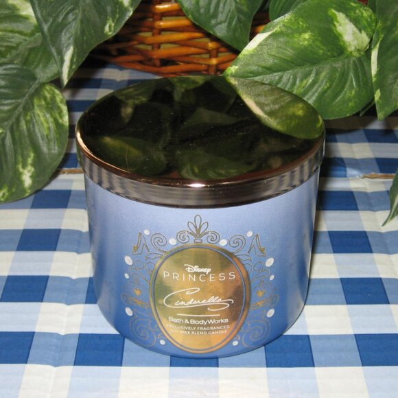 BBW Dinsey Priness Cinderella 3 Wick Candle Limited Edition NIB - Picture 1 of 6